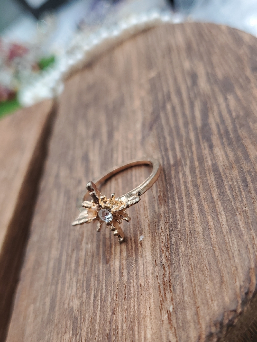 Gold Tone Sunburst Crystal Ring - Women Jewelry Size 6 R920 - Picture 2 of 2